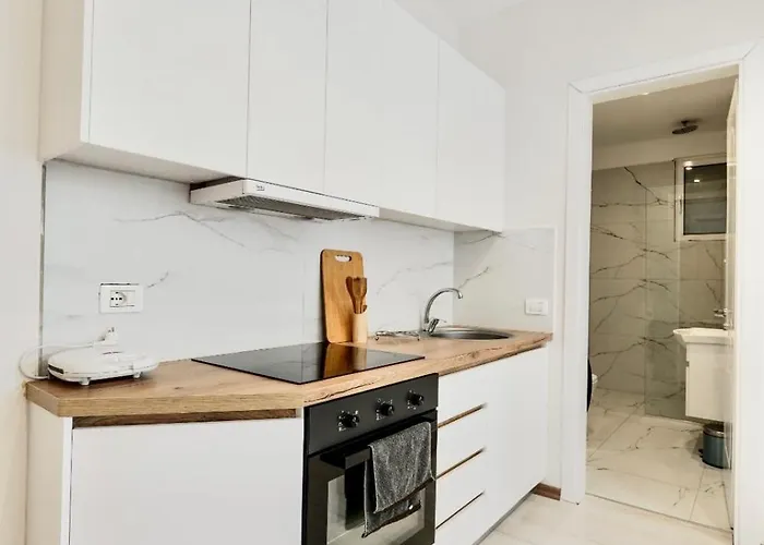 Apartment Coral Paradise In The First Line Of The Sea Sarandë