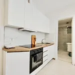 Apartamento Coral Paradise In The First Line Of The Sea Sarandë