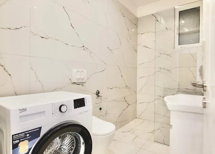 Coral Paradise In The First Line Of The Sea Appartement Saranda